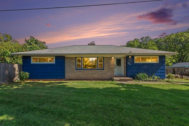 7806 N 40th Street, Augusta, MI 49012