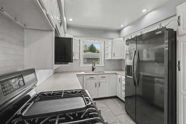 7806 N 40th Street, Augusta, MI 49012