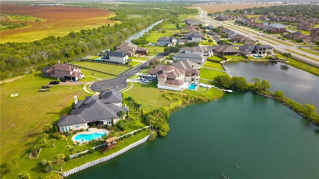 7641 Kings Lake Cir, Corpus Christi, TX 78413 — photo 2