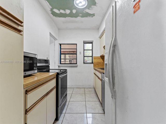 330 SW 52nd Ave, Miami, FL 33134