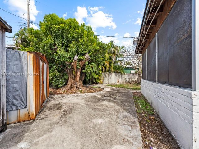 330 SW 52nd Ave, Miami, FL 33134