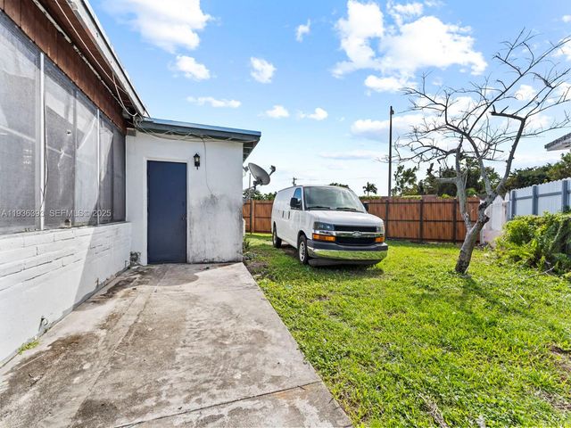 330 SW 52nd Ave, Miami, FL 33134