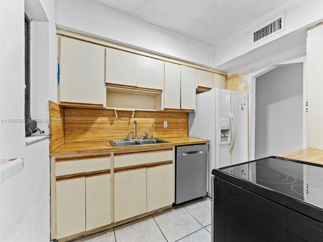 330 SW 52nd Ave, Miami, FL 33134