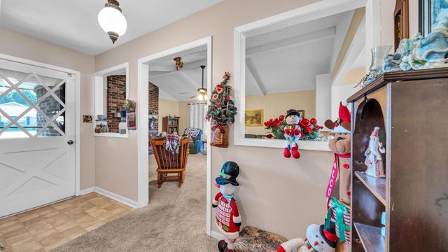 672 Bending Oaks Drive, Bellville, TX 77418