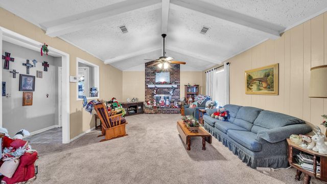 672 Bending Oaks Drive, Bellville, TX 77418