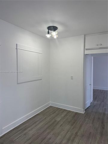 1552 SW 2nd St 8, Miami, FL 33135