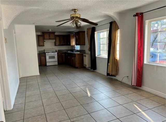 10931 Anzac, Los Angeles, CA 90059