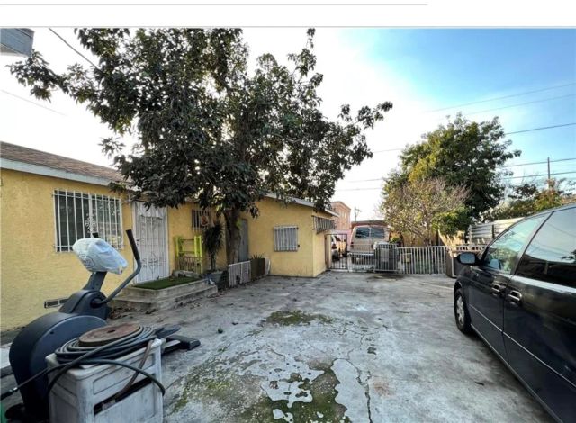 10931 Anzac, Los Angeles, CA 90059