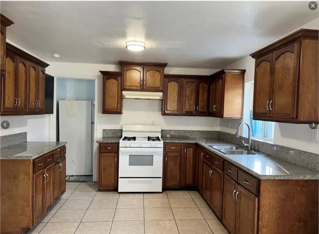 10931 Anzac, Los Angeles, CA 90059