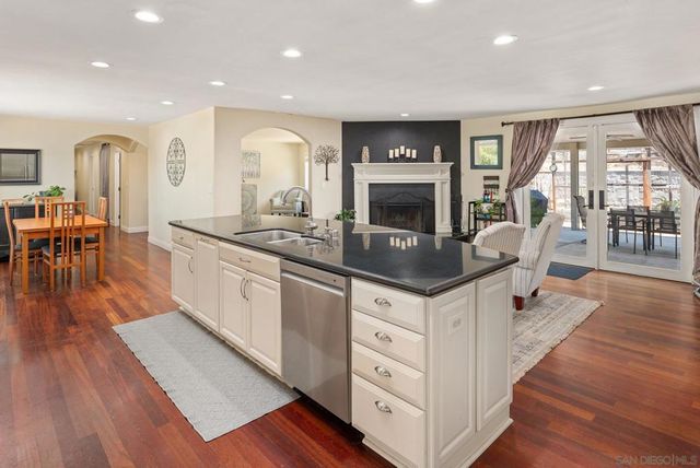 2855 N Victoria Dr, Alpine, CA 91901
