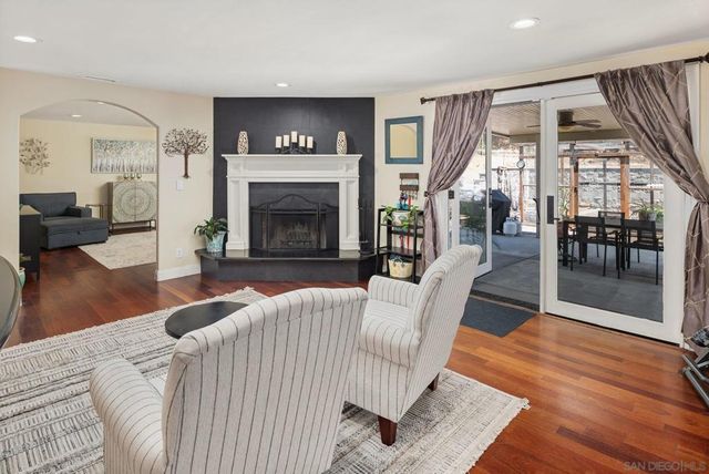 2855 N Victoria Dr, Alpine, CA 91901