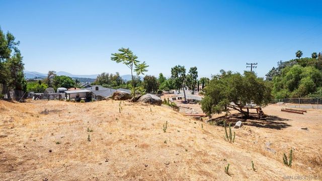 2855 N Victoria Dr, Alpine, CA 91901