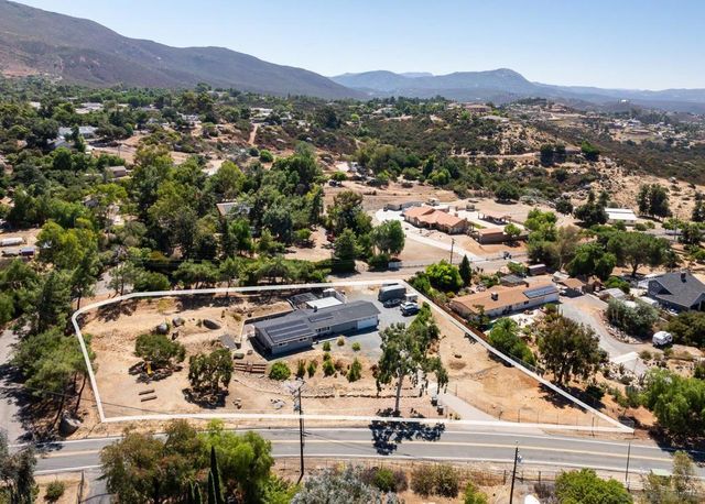 2855 N Victoria Dr, Alpine, CA 91901