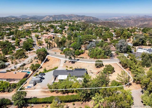 2855 N Victoria Dr, Alpine, CA 91901