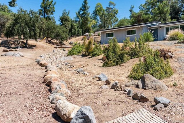 2855 N Victoria Dr, Alpine, CA 91901