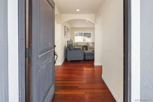 2855 N Victoria Dr, Alpine, CA 91901