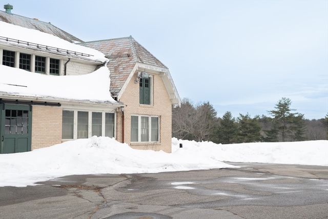 135 Wellesley Street, Weston, MA 02493