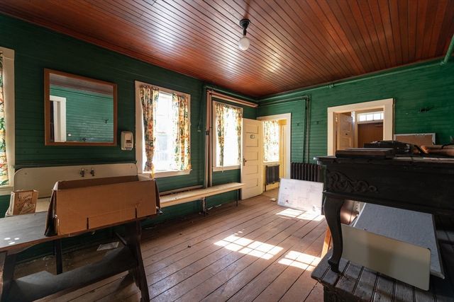 135 Wellesley Street, Weston, MA 02493