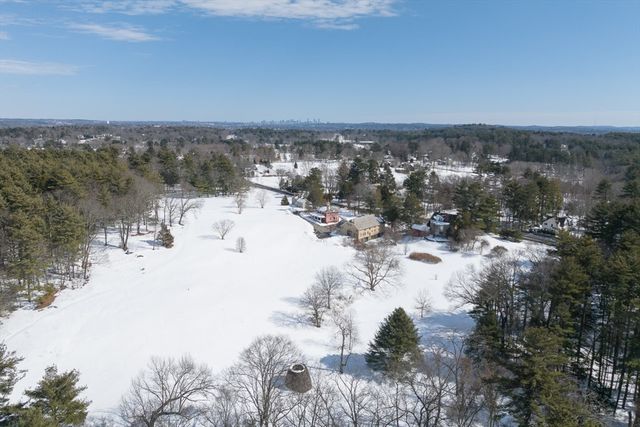 135 Wellesley Street, Weston, MA 02493