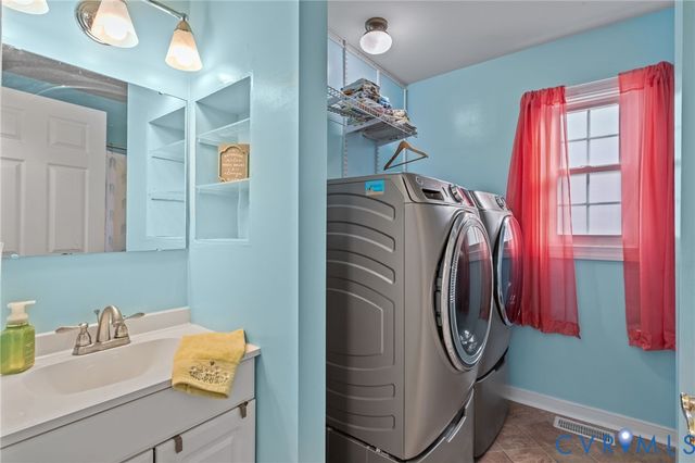 4005 Somerlane Cir, Chester, VA 23831