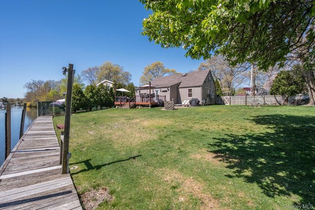 5 Erlwein Court, Massapequa, NY 11758