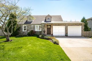 5 Erlwein Court, Massapequa, NY 11758