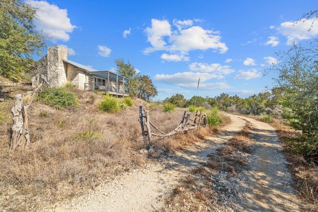 310 Eagles Nest DR, Wimberley, TX 78676