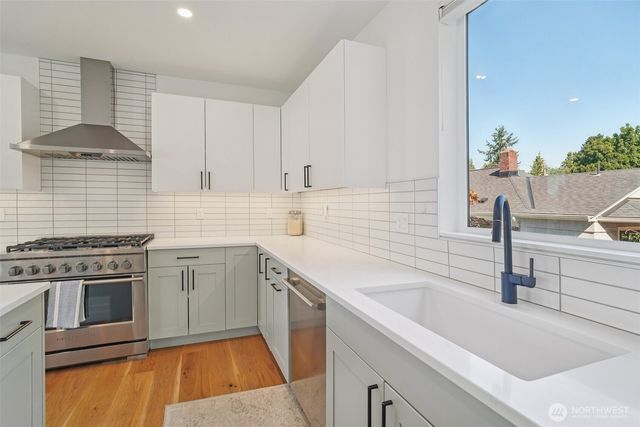 8020 17th Avenue NW, Seattle, WA 98117