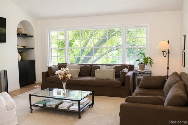 19510 Clement Road, Northville, MI 48167