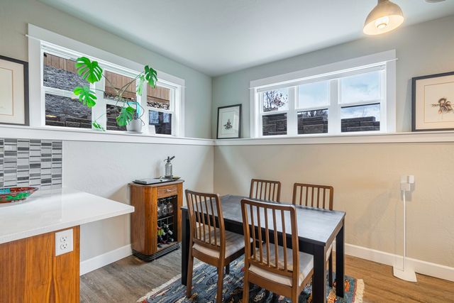 946 Stoneridge Avenue, Ashland, OR 97520