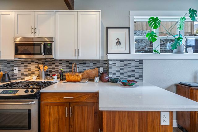 946 Stoneridge Avenue, Ashland, OR 97520