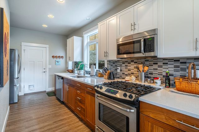 946 Stoneridge Avenue, Ashland, OR 97520