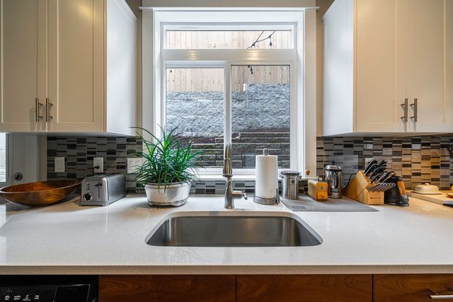 946 Stoneridge Avenue, Ashland, OR 97520