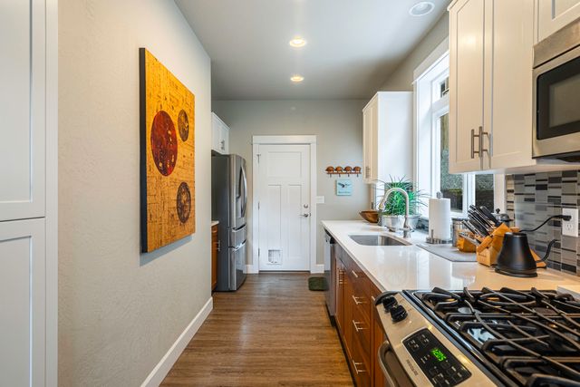 946 Stoneridge Avenue, Ashland, OR 97520