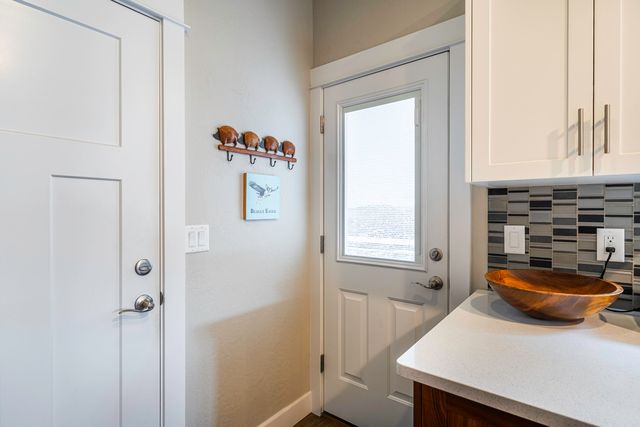 946 Stoneridge Avenue, Ashland, OR 97520