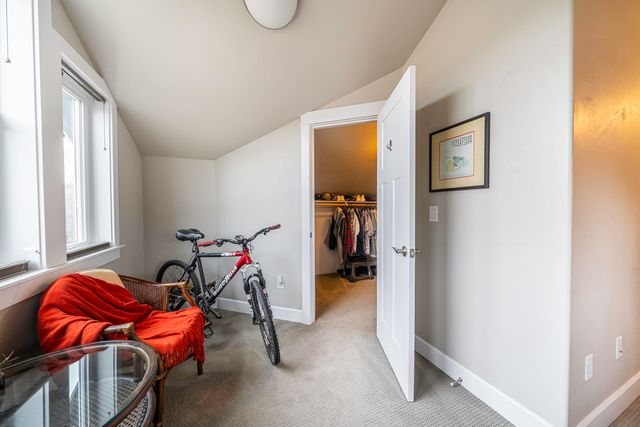 946 Stoneridge Avenue, Ashland, OR 97520