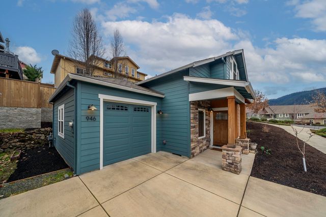 946 Stoneridge Avenue, Ashland, OR 97520
