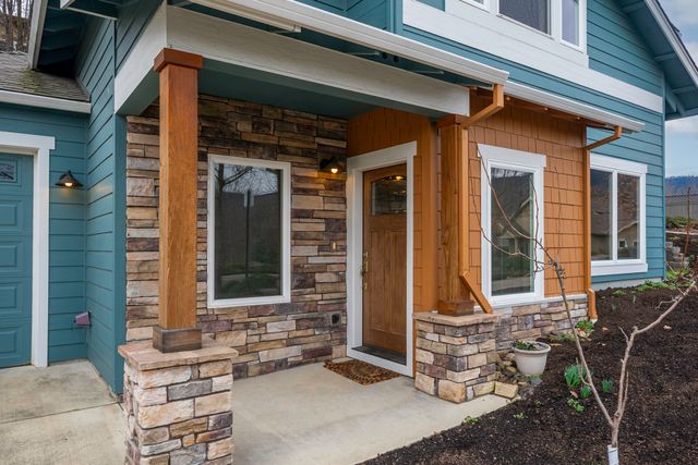 946 Stoneridge Avenue, Ashland, OR 97520