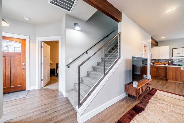 946 Stoneridge Avenue, Ashland, OR 97520