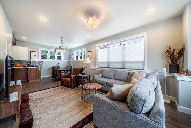 946 Stoneridge Avenue, Ashland, OR 97520