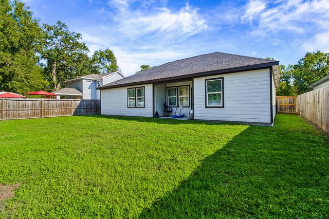 404 Candlelight Lane, Livingston, TX 77351