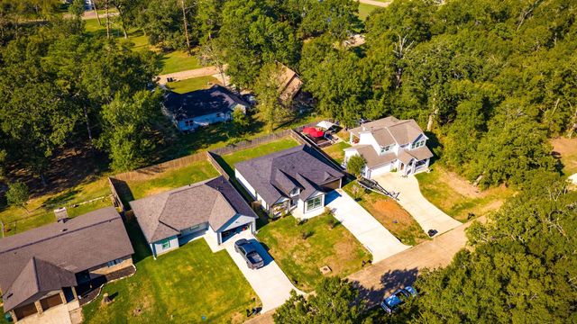 404 Candlelight Lane, Livingston, TX 77351