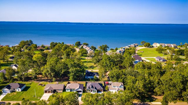 404 Candlelight Lane, Livingston, TX 77351