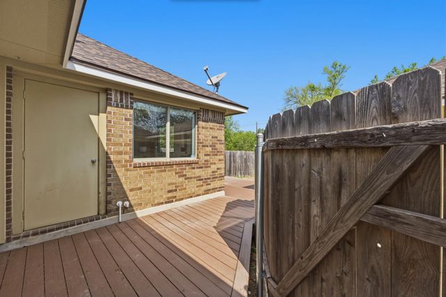 6516 Bay City BND, Austin, TX 78725