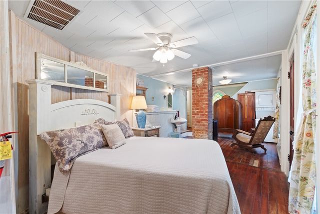 3 Prospect Avenue, Eureka Springs, AR 72632