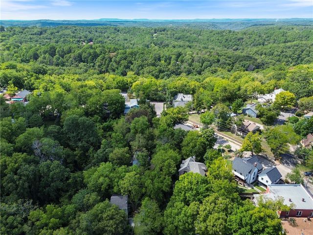 3 Prospect Avenue, Eureka Springs, AR 72632