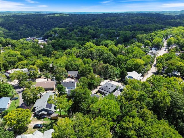 3 Prospect Avenue, Eureka Springs, AR 72632