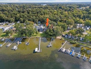 14206 Eastview Drive, Fenton, MI 48430