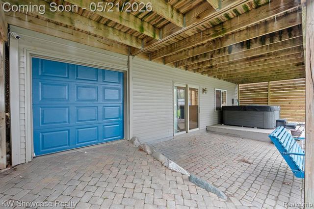 9650 Montgold Avenue, White Lake, MI 48386