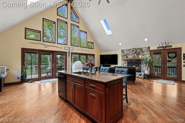 9650 Montgold Avenue, White Lake, MI 48386